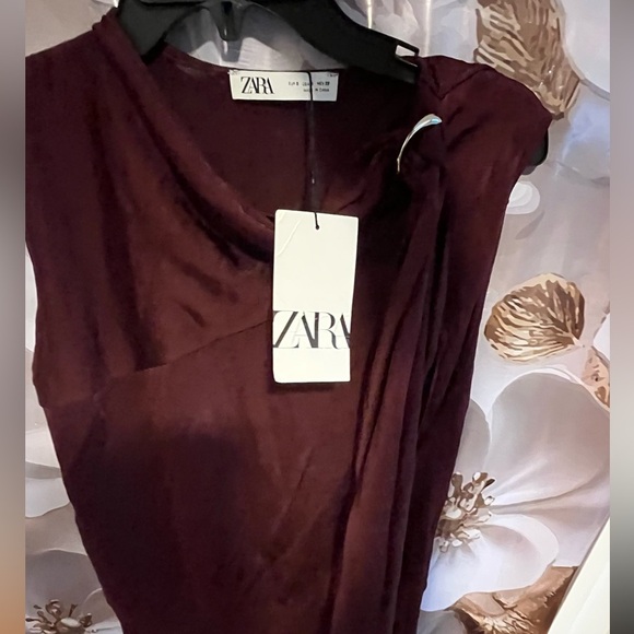 New year sale NWT KNIT burgundy TOP WITH GOLDEN APPLIQUÉ SIZE S
🚨FIRM PRICE - Picture 10 of 13